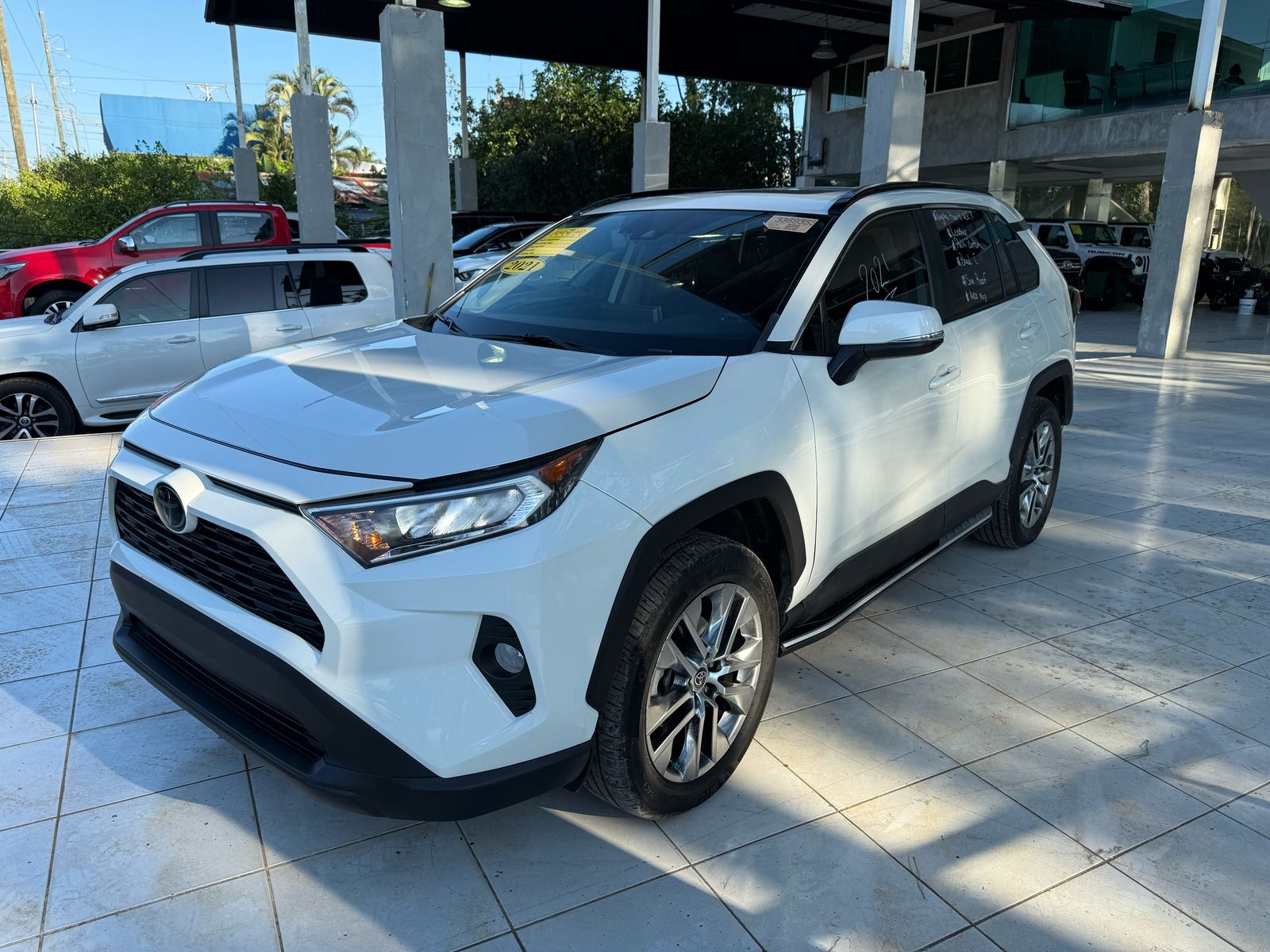 TOYOTA RAV4 XLE PREMIUM 2021 BLANCO