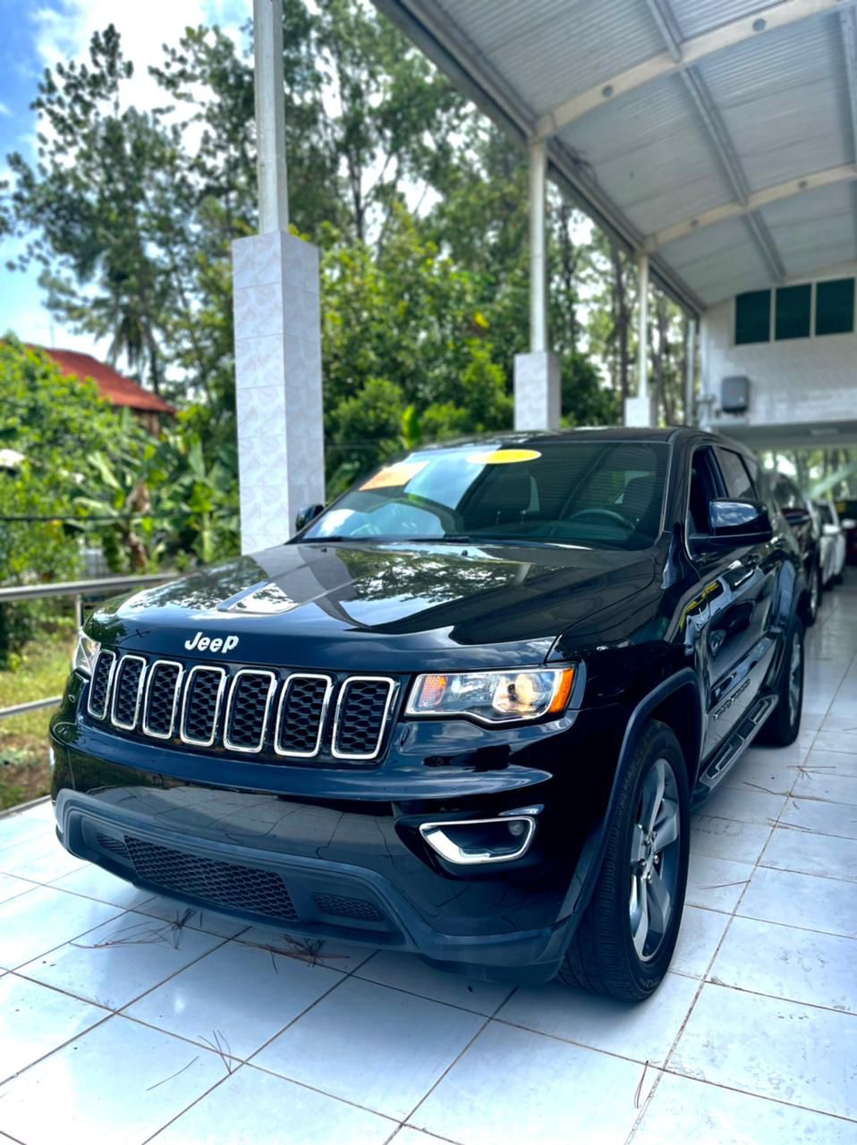 JEEP GRAND CHEROKEE LAREDO 2018 NEGRO