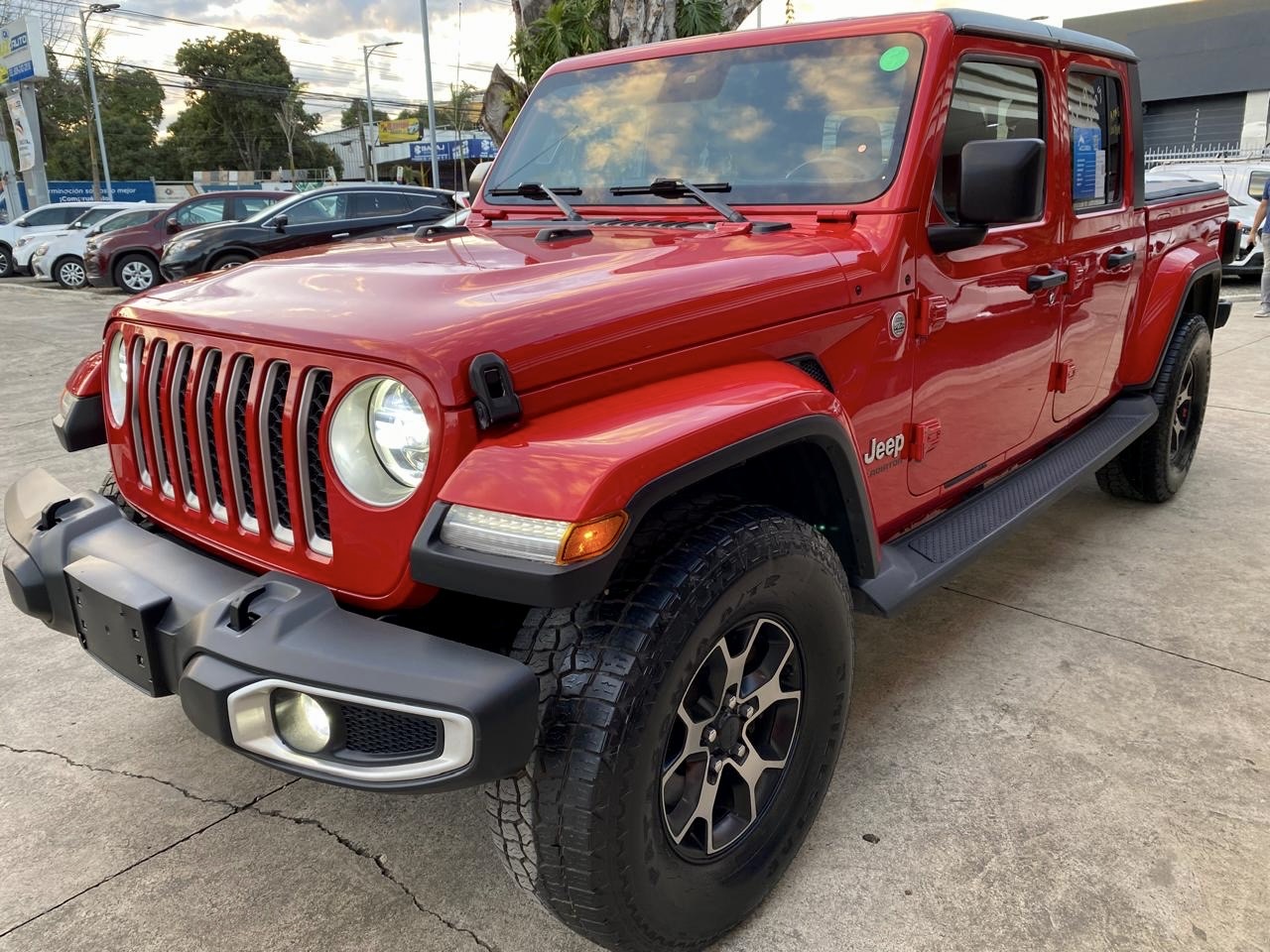 Jeep Gladiator Overlan 2020 rojo